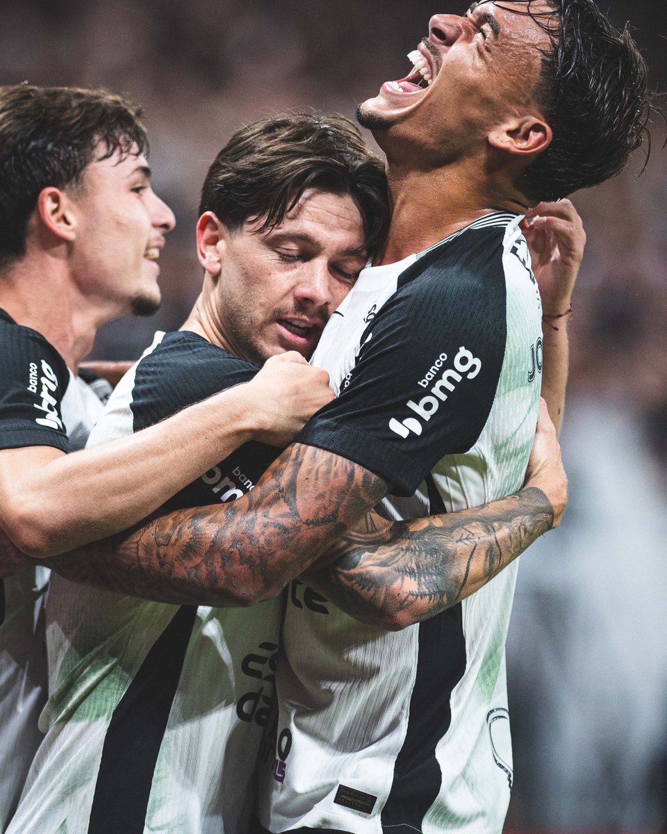 o garro já achou outro jogador pra abraçar 😂