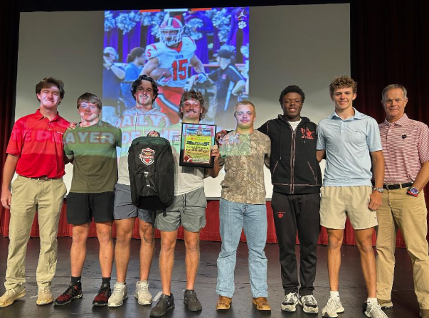 GHSFdaily's tweet photo. Congrats to Rabun County RB/DB Reid Giles, our state Player of the Week! Giles rushed for 111 yards and three touchdowns on 12 carries, caught seven passes for 204 yards, returned a kickoff 99 yards for a touchdown and made five total tackles in a 49-42 victory over Dalton.
@RabunFootball @OfficialGHSA @ReidGiles15
Thanks to Alfa Insurance, providers of that nice book bag, for sponsoring this award.