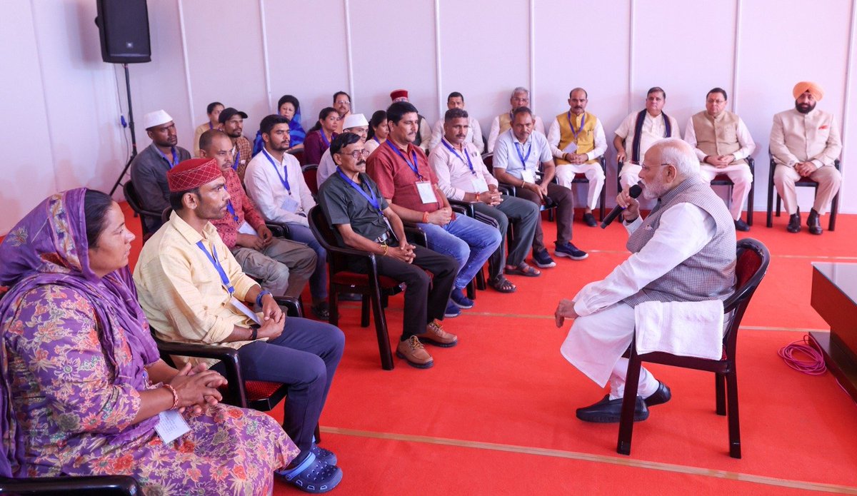 Narendra Modi (@narendramodi) on Twitter photo उत्तराखंड में बाढ़ और लैंडस्लाइड से प्रभावित लोगों से बातचीत कर उनका हाल जाना। हम उनके साथ पूरी मजबूती से खड़े हैं और उनकी हरसंभव सहायता के लिए प्रतिबद्ध हैं। उत्तराखंड में बाढ़ और लैंडस्लाइड से प्रभावित लोगों से बातचीत कर उनका हाल जाना। हम उनके साथ पूरी मजबूती से खड़े हैं और उनकी हरसंभव सहायता के लिए प्रतिबद्ध हैं।