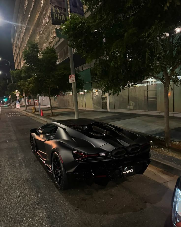 Auto_Porn's tweet photo. Bruce Wayne. https://t.co/XFWVfpCxlb