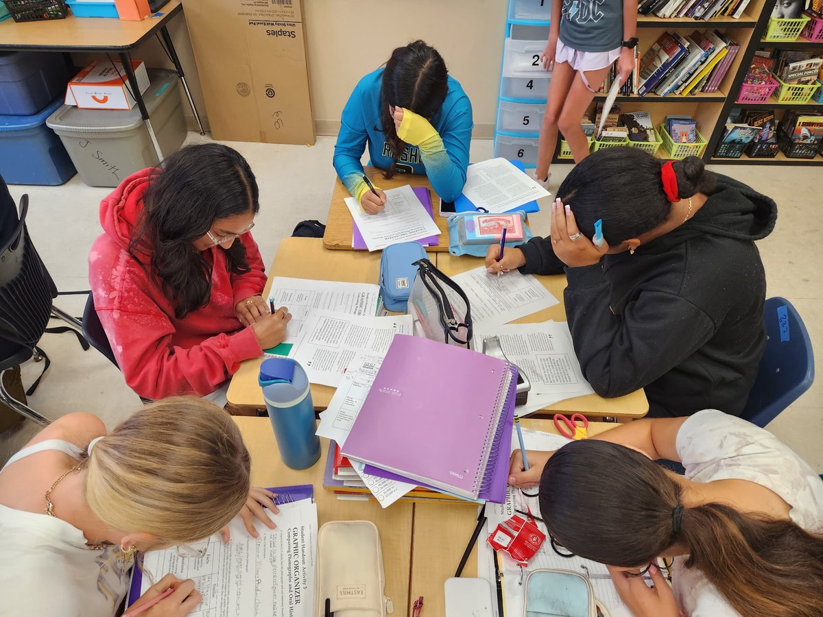 MsMcCracken1's tweet image. Today, students in Mrs. Smith&apos;s class engaged in an activity in remembrance of 9/11:  &quot;Visualizing 9/11: Photographs and Words.&quot; #RusheNation #SoaringtoExtraordinary #RavensFueltheFire