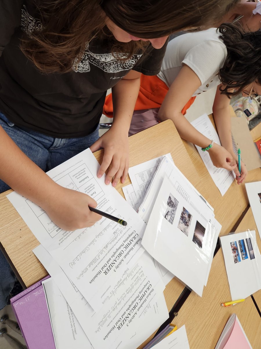 MsMcCracken1's tweet image. Today, students in Mrs. Smith&apos;s class engaged in an activity in remembrance of 9/11:  &quot;Visualizing 9/11: Photographs and Words.&quot; #RusheNation #SoaringtoExtraordinary #RavensFueltheFire