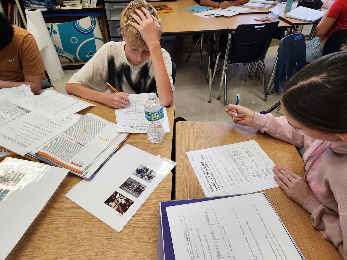 MsMcCracken1's tweet image. Today, students in Mrs. Smith&apos;s class engaged in an activity in remembrance of 9/11:  &quot;Visualizing 9/11: Photographs and Words.&quot; #RusheNation #SoaringtoExtraordinary #RavensFueltheFire
