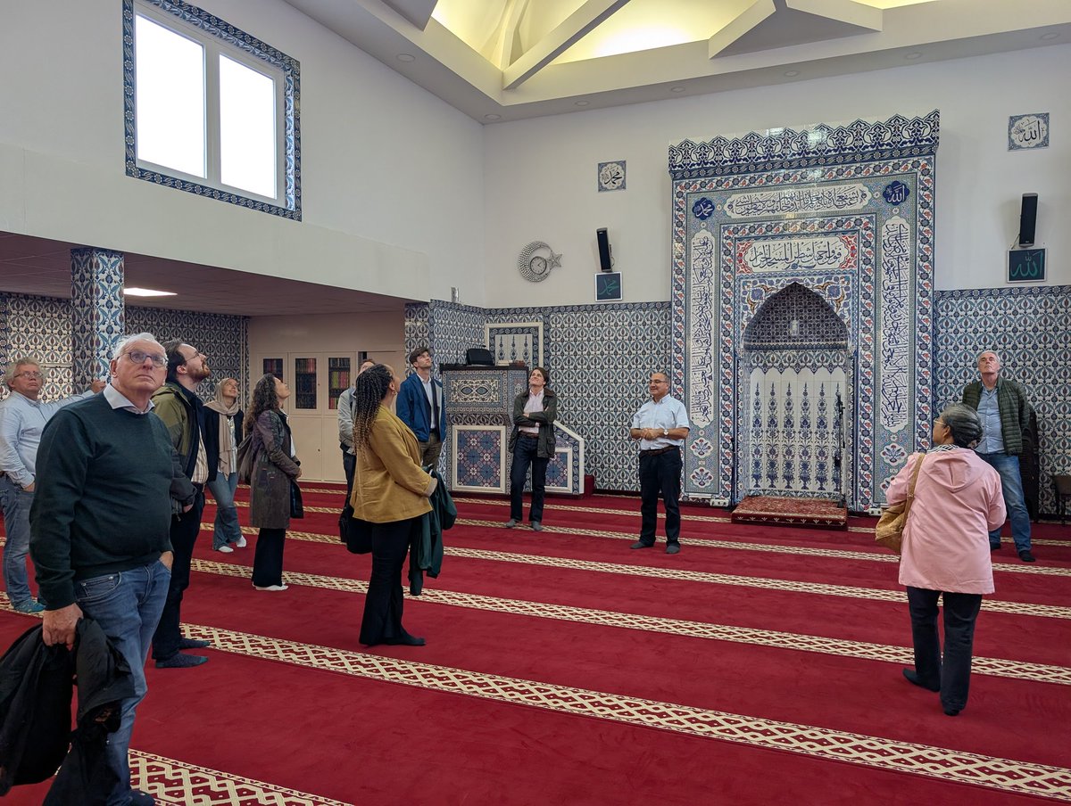 De staf vd Raad vh  Openbaar Bestuur bezocht vandaag via de Bewoners tours de Schilderswijk en Transvaal en bezocht ook de Turks-Islamitische Culturele Stichting in Transvaal. Voorzitter <a href="/tahsinnet70/">Tahsin Çetinkaya</a> vertelde gepassioneerd over hun bijdrage aan Transvaal én de Haagse samenleving.