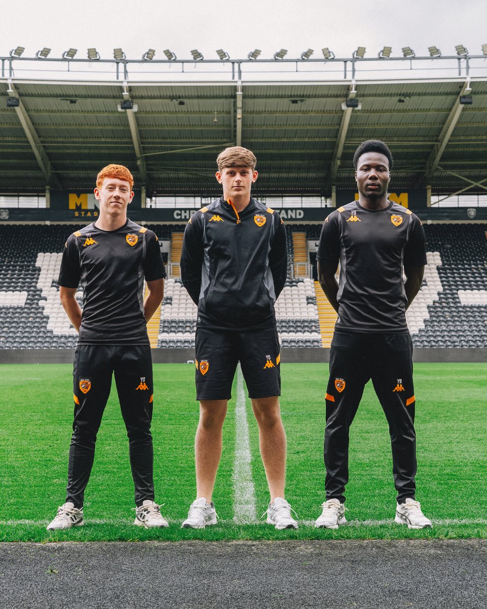 We are delighted to announce the triple signing of Coist Walker, Kerr Reynolds and George Akinniranye for our Under-18 side. ✍️

Welcome to Hull City, lads! 👊

➡️ wearehullcity.co.uk/news/2025/sept…

#hcafc #hcafcU18