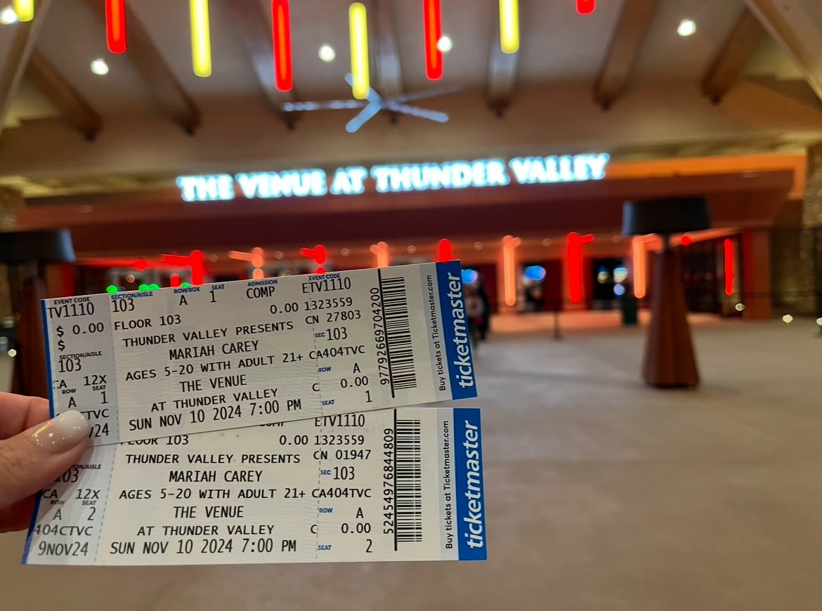 ingridmadeline_'s tweet photo. @pollthecrowds Oh yes! She is so generous 🥰
And the ticket I had already purchased (near the stage), I gave it to a lamb that was at the back of the venue… it was a sweet moment 😌 https://t.co/0JjjPymSdQ