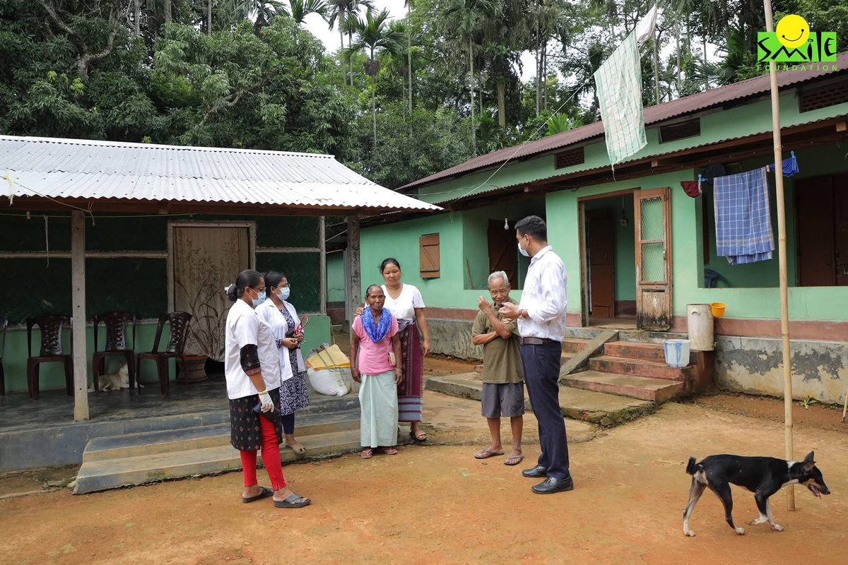 smilefoundation's tweet image. For those unable to travel, our doctors bring healthcare home.

(Pictures from Smile Foundation&apos;s Smile on Wheels mobile healthcare programme in Goalpara, Assam)

Know more about our efforts on the ground: smilefoundationindia.org/support-health/

#HealthCannotWait #SmileOnWheels