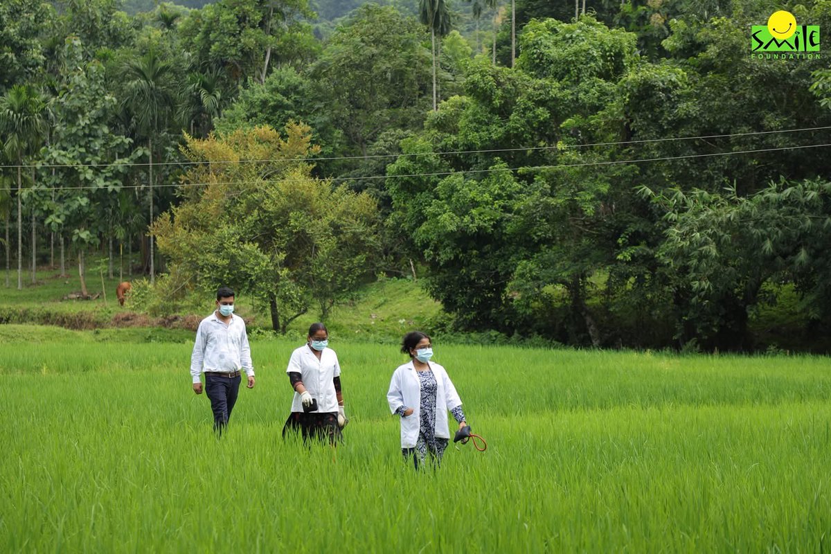 smilefoundation's tweet image. For those unable to travel, our doctors bring healthcare home.

(Pictures from Smile Foundation&apos;s Smile on Wheels mobile healthcare programme in Goalpara, Assam)

Know more about our efforts on the ground: smilefoundationindia.org/support-health/

#HealthCannotWait #SmileOnWheels