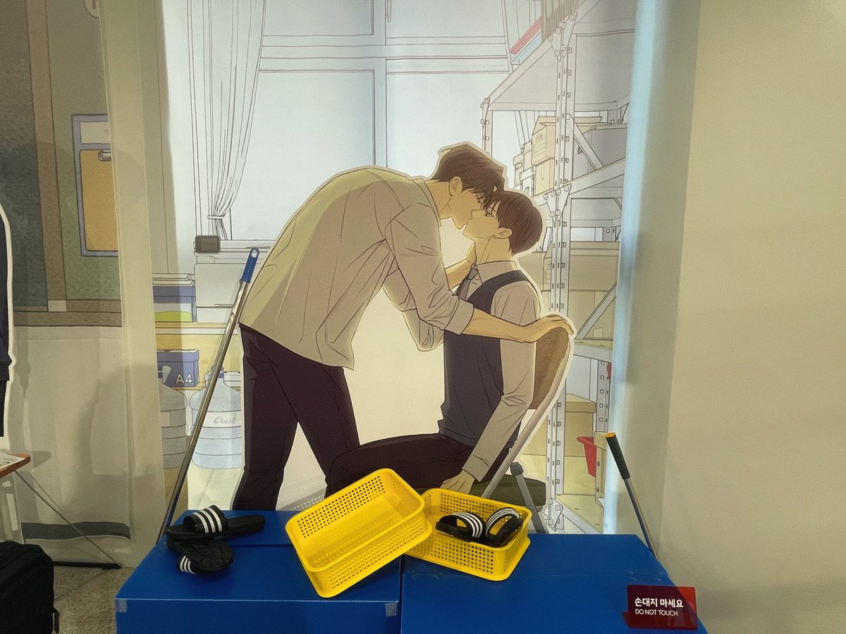 모펀 카페에 미리 다녀왔습니다~~!
여길봐도 저길봐도 넘넘 예쁘게 꾸며져 있어요🤩 저도 승표재민과 한 컷 남겼습니다..👍 (숨어있는 망고곰님도 꼭 찾아보시길…) 
내일부터 시작되는 오류탐구영역x모펀 콜라보 카페! 재밌게 즐겨주세요!🍀💚