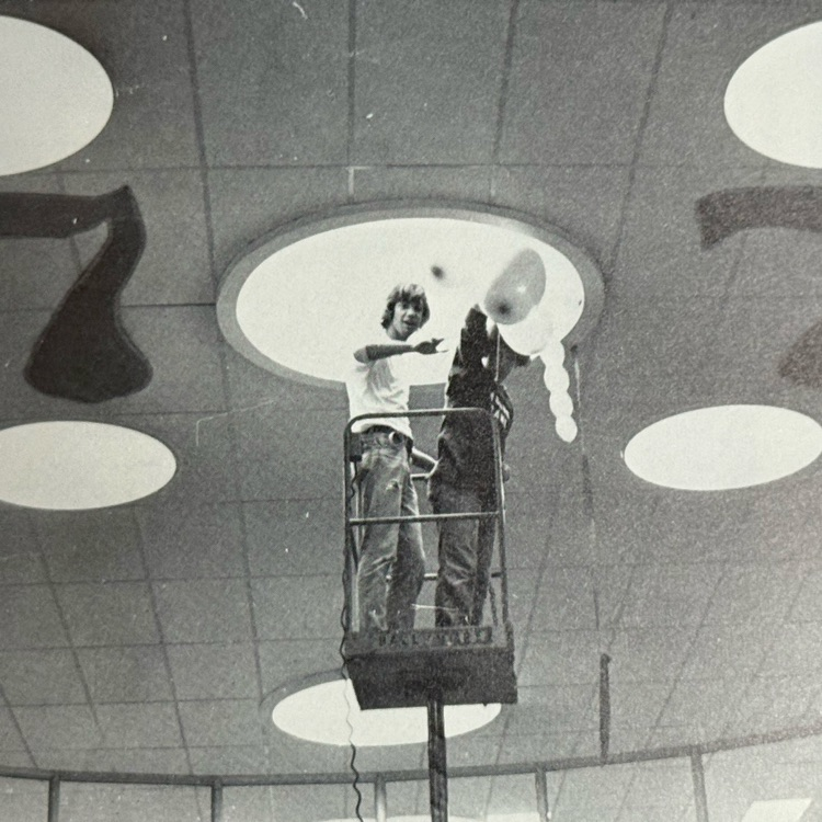 mooremustangs's tweet photo. Who remembers the lobby and library like this?
#KNOWmoore 
#throwbackthursday
#tbt https://t.co/ln9Wf1bWtu