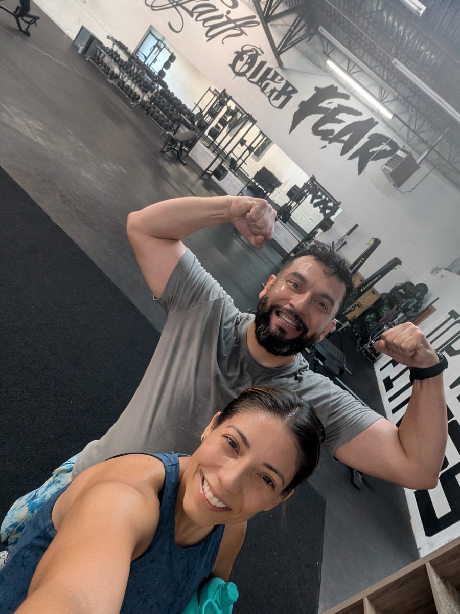EdTech_ObeOne's tweet photo. Getting our workout out of the way @TopViewFit before the #suncityedtechconference with the best gym buddy one can ask for @msrojas_CCR. Let's go! #ReadyToLearn #EdTechLife https://t.co/NO9jPYxvlP