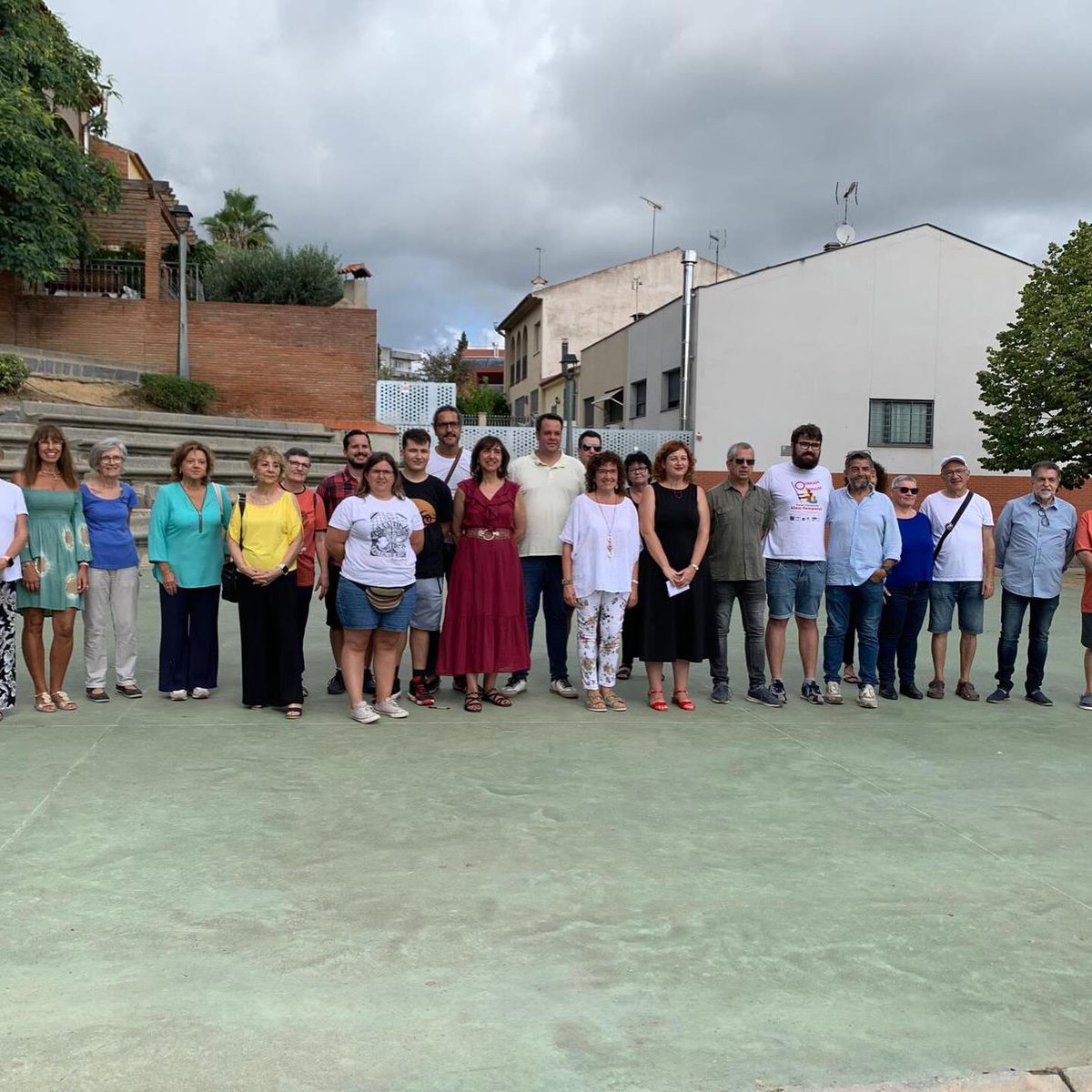 JxSentmenat's tweet photo. Avui, 11 de setembre, Junts per Sentmenat hem participat a l’ofrena floral en motiu de la Diada Nacional de Catalunya. Un dia per recordar la nostra història i reafirmar el nostre compromís amb la nació, el progrés, la llibertat i la independència. 🌹💛❤️ https://t.co/YvUYsinZQg