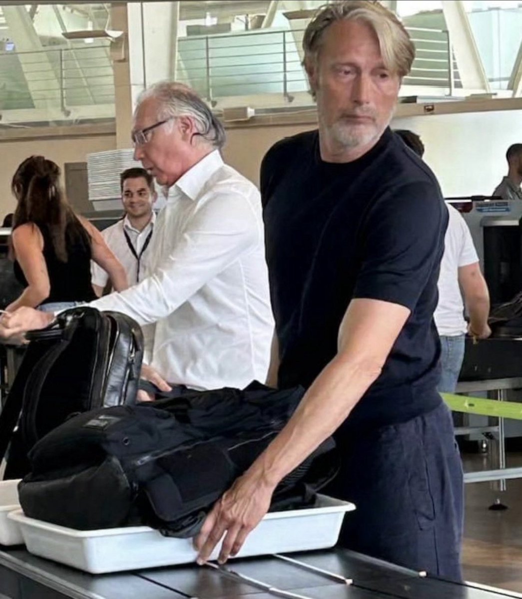 Stripydottycat's tweet image. 🧵Ok let’s go

Photo dump

Scrubbing the tl clean like that Banksy