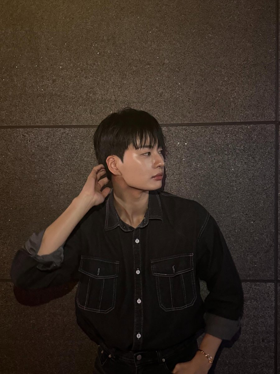 이런얼굴로 바보처럼 말함