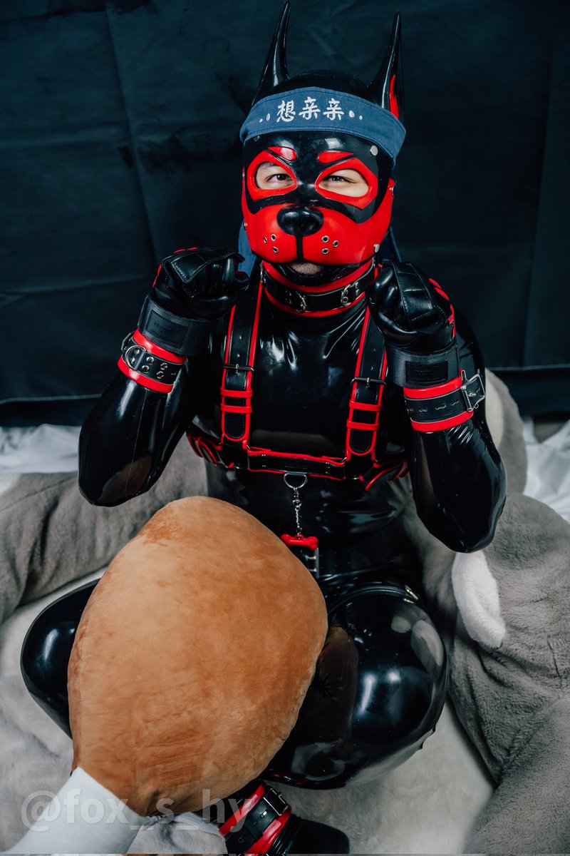 狗狗想亲亲～😙
model <a href="/dudesayhi123/">LucaLuca</a> 
mask by <a href="/Smitizen/">SMITIZEN</a> 
#smitizen新puppy小狗面具