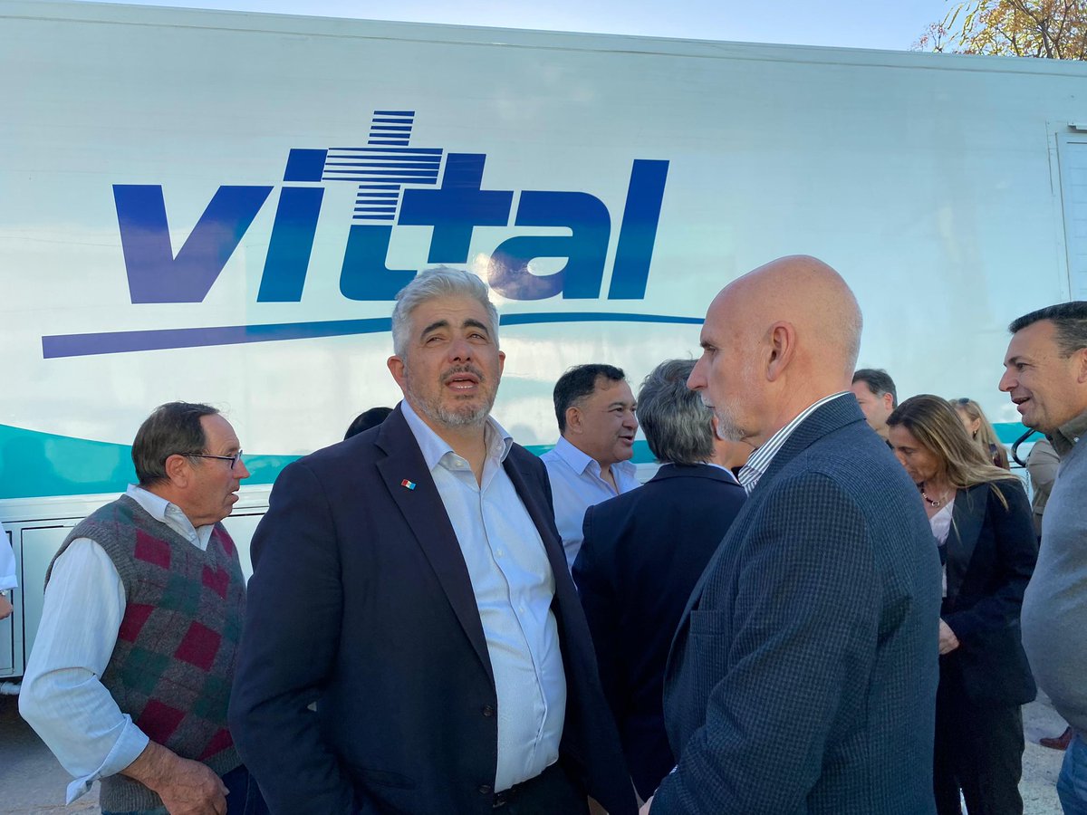 juliobanuelosok's tweet photo. ✨ 🏥Acompañé la inauguración de los consultorios Conciensus en #MinaClavero, junto al ministro @RPieckenstainer, autoridades locales, representantes de #Clemic, profesionales y personal de salud. 👩⚕️👨⚕️ https://t.co/6rI0D4rckD