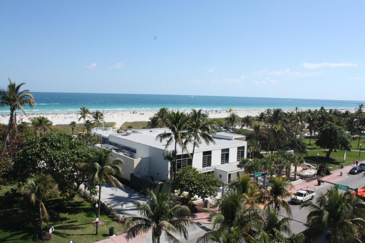 Miami_Art_Scene's tweet photo. #ArtTour --> Experience The Official Art Deco Walking Tour by the Miami Design Preservation League on Friday, Sept. 12 from 10:30am – 12:30pm. This 1.5 to 2-hour walking tour provides an introduction to the Art Deco, Mediterranean Revival styles @MDPL1976 https://t.co/8mDkKQKDjB https://t.co/4cHyNe2MYe