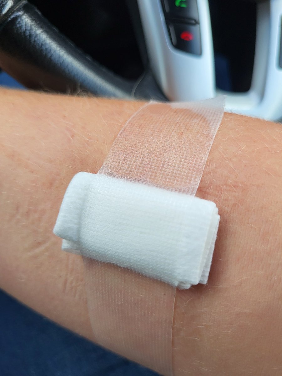 WawiraAntonia's tweet image. 4 cannulae later... And I'm officially now down as a DIVA 💃🏼
(Difficult Intra Venous Access 🙄😆)
#Owchie #PinCushion