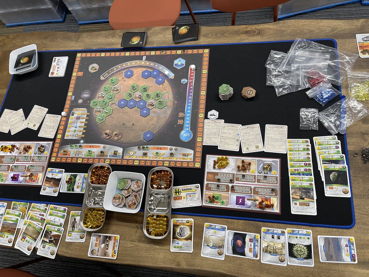 🌍初テラフォーミングマーズ🌍

見た目むずかしそうなのに、思ったよりルールはシンプル！
最後はまさかの1点差決着で勝利✌️
これは間違いなく沼ゲー…早く次を…

#ボードゲーム #テラフォーミングマーズ  #ENTRYなう