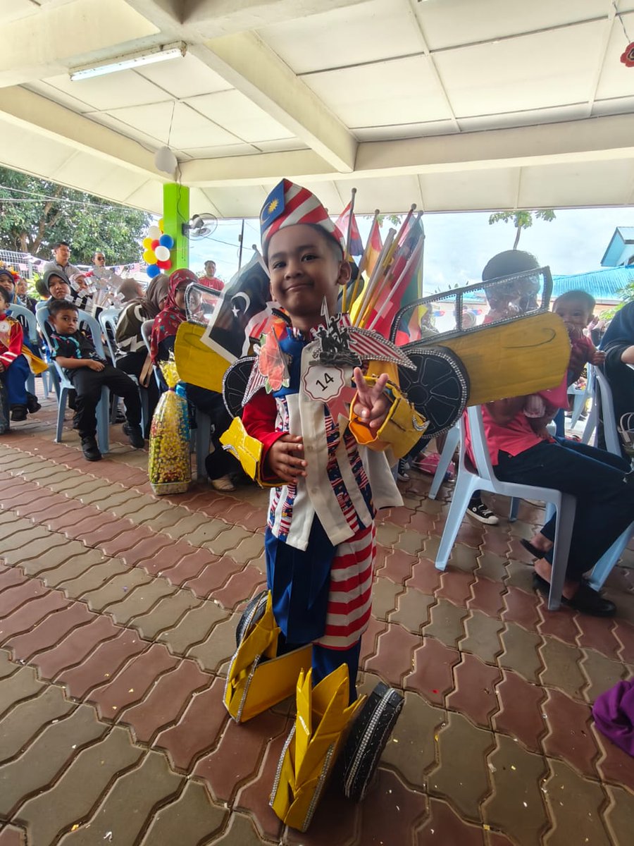 Vidyananthan's tweet photo. Saya Berbesar Hati Merasmikan Sambutan Hari Kemerdekaan Tabika KEMAS Dinamik Taman Sri Lambak. 

Tahniah Kepada Semua Guru, Ibu Bapa Dan Murid Yang Menjayakan Program Ini Dengan Penuh Semangat Patriotism.

Semoga Malaysia Terus Maju , Aman Dan  Harmoni.
#ybyaya https://t.co/fefOtqMZ9G