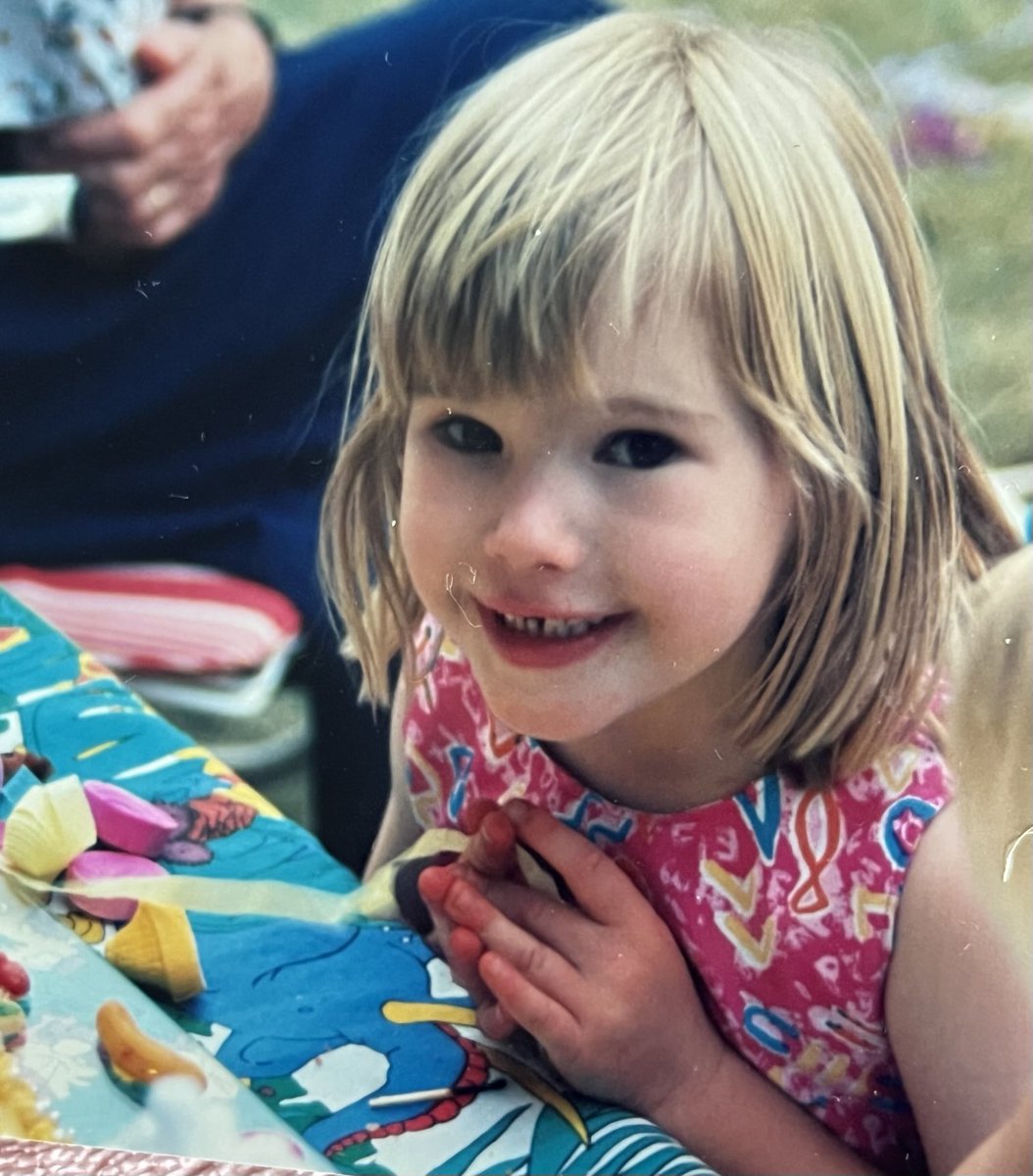 I was four years old in this picture 🏳️‍🌈🏳️‍🌈🏳️‍🌈