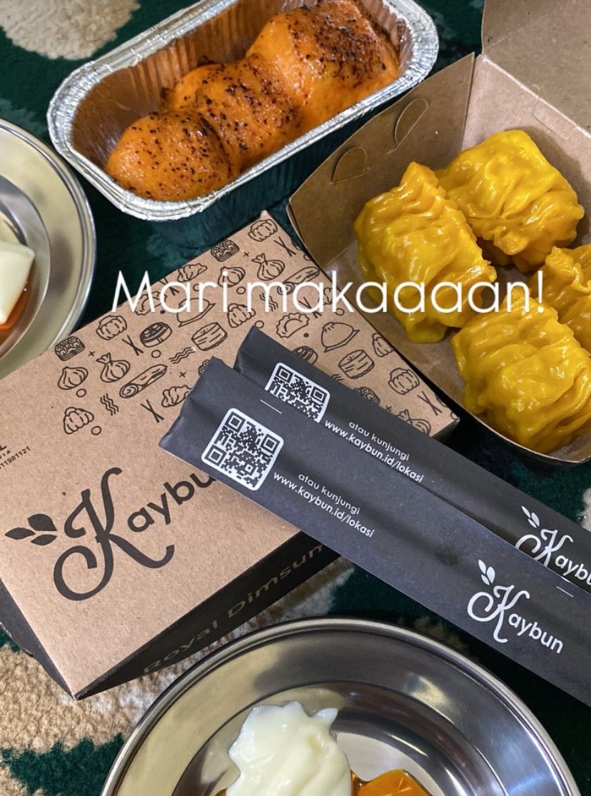 Pasca musibah kebakaran kemarin, Kaybun Dimsum Cipete jualannya via online dulu. 
Buka tiap hari jam 10.00 - 21.00

Take away? Bisa! Langsung ke Jl. MPR Dalam I, Jakarta Selatan. Geser dikit dari tempat yg dulu. 

Beruntunglah aku, dari rumah tinggal ngglundung