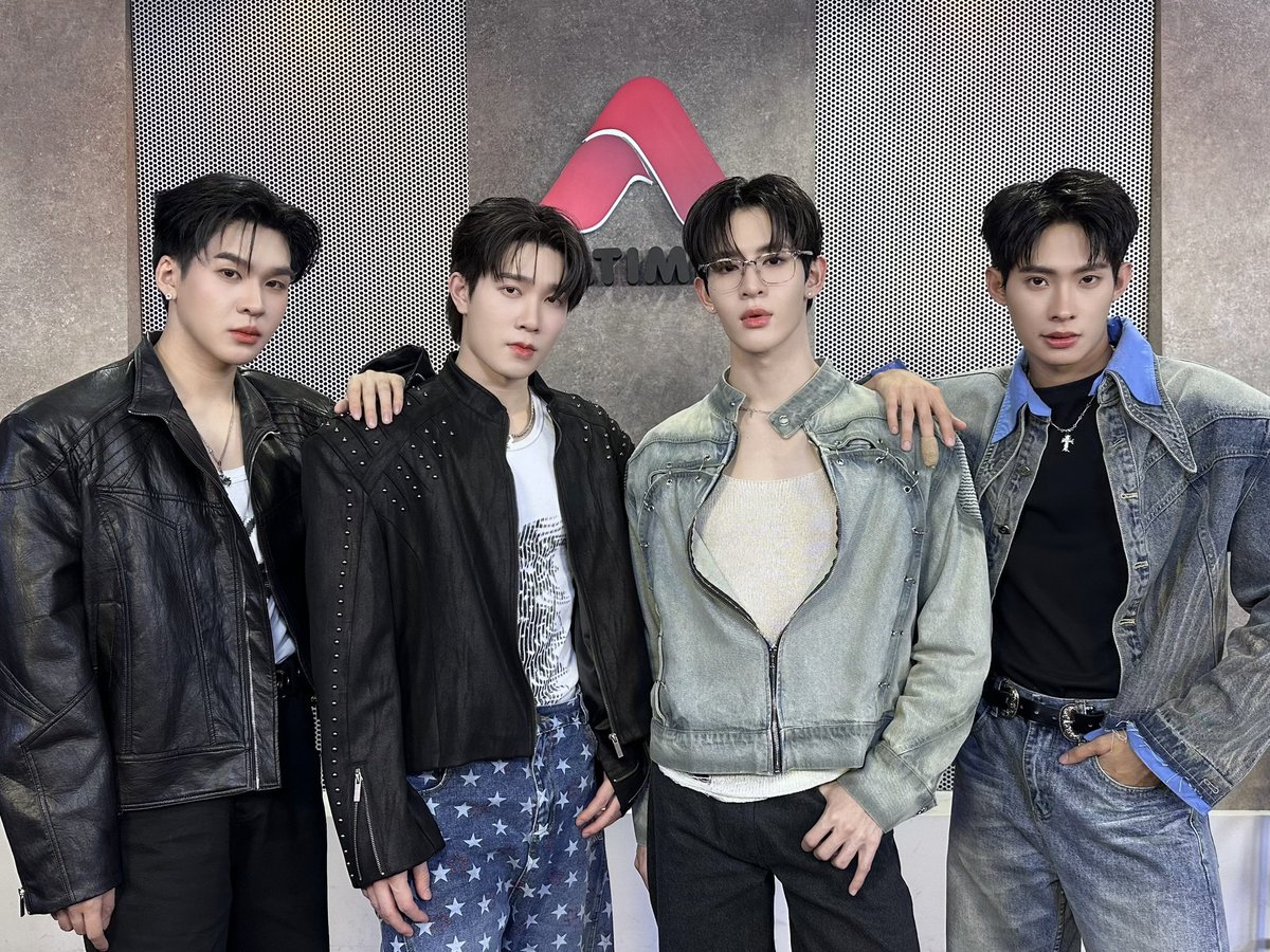 พบกับพวกเรา DEXX ในรายการ EFM Fandom Live 💙✨️

สามารถรับชม live ได้ที่
🔧 : youtube.com/live/lfN69z4aD…

#DEXXth
#DEXXxFANDOMLIVE
#DMDMUSIC