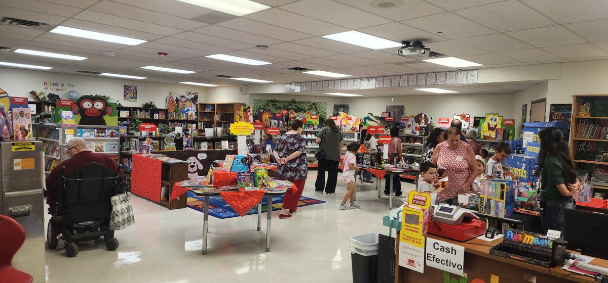 Cleburneschlibs's tweet photo. WOW!!! We had a WILD Grandparents' Day at Cooke! Our friends showed up big to support our book fair. Thanks to everyone who stopped by to shop! ##greatnesshappenshere #CookeElementary #Cleburneschoollibraries #Scholasticbookfair #booksmatter https://t.co/XHAUo9v0nM