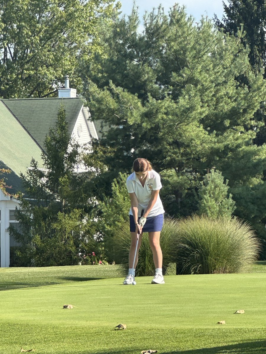 JV fell to Bay Monday evening 183-179 at NOGC. The team was led by Julia Kassay (40), Addisyn Ritchie (45), Ava Montonaro (49), and Kendall Carroll (49). Nice effort ladies!!