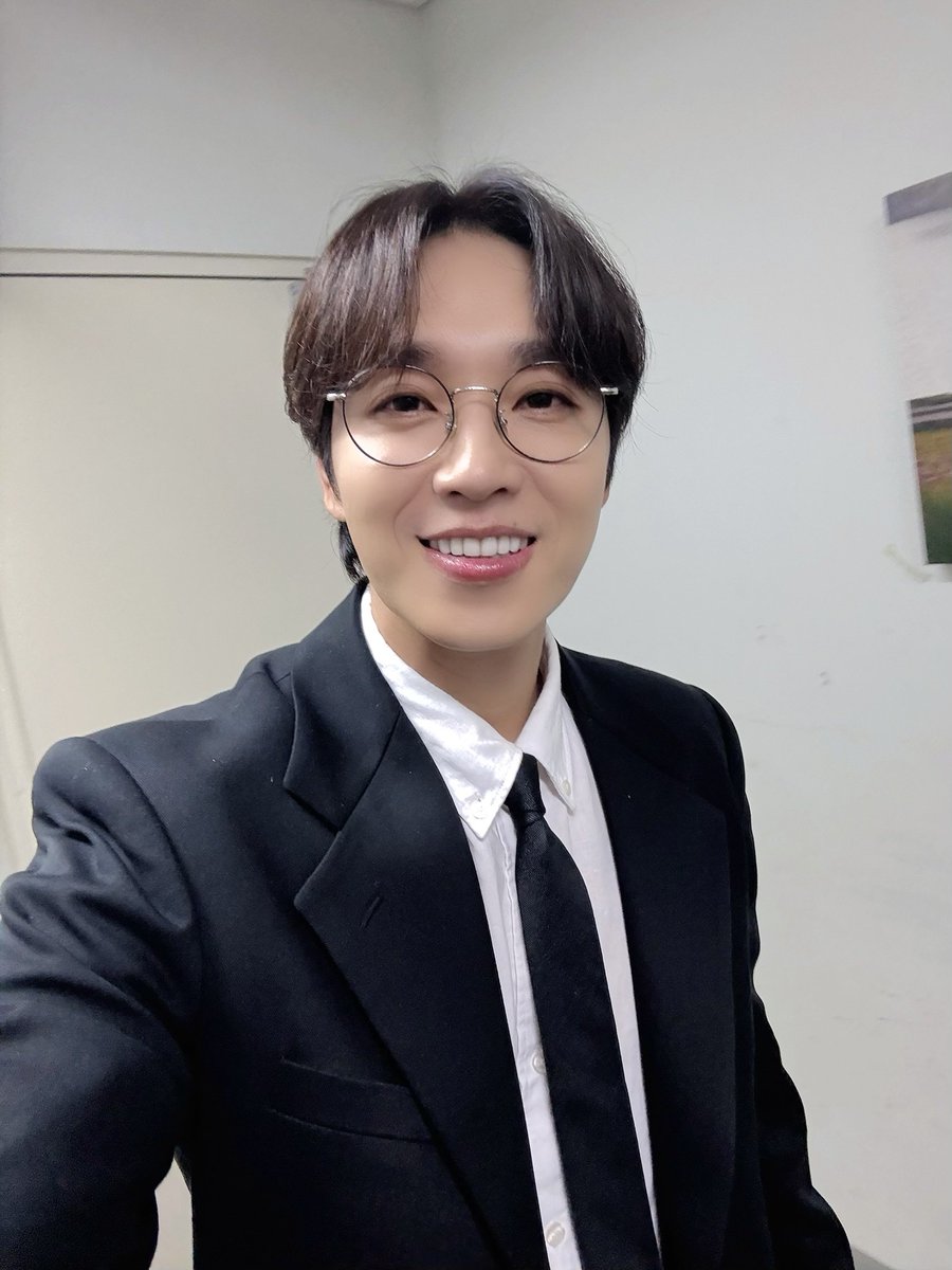 [📸]
오늘의 무대가 팬분들의 삶에 작은 "쓰임"으로 남길 바라며,
따뜻한 첫걸음을 함께해 주셔서 감사합니다🤍

#이석훈 #LEESEOKHOON #SG워너비 #SGWANNABE #소극장콘서트 #쓰임새로쓰임