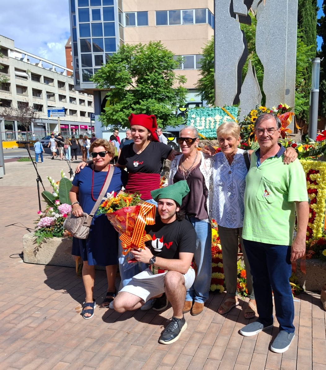 Bona diada 😇😈 Pastorets d'arreu! 
Aquest any Lluqueta i Rovelló han representat la nostra entitat a l'ofrena 11S 💛