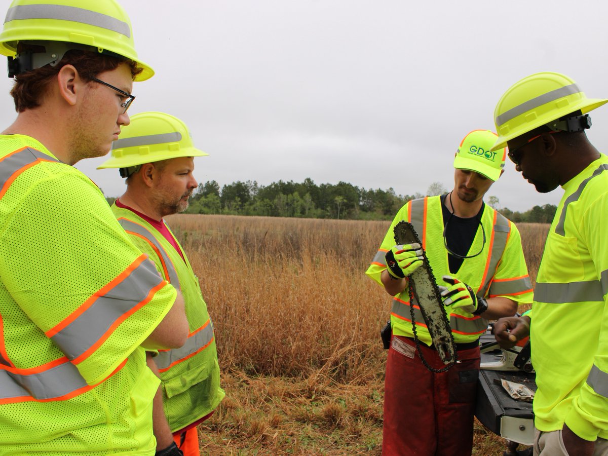 GADeptofTrans's tweet image. 🚜 New GDOT employees got hands-on experience at Maintenance Boot Camp in Tift County!

From backhoes to tractor mowers and chainsaws, Farm Day gives new hires the skills and confidence to maintain Georgia’s highways safely.

bit.ly/4noalDZ
#GAroads #WorkforceTraining