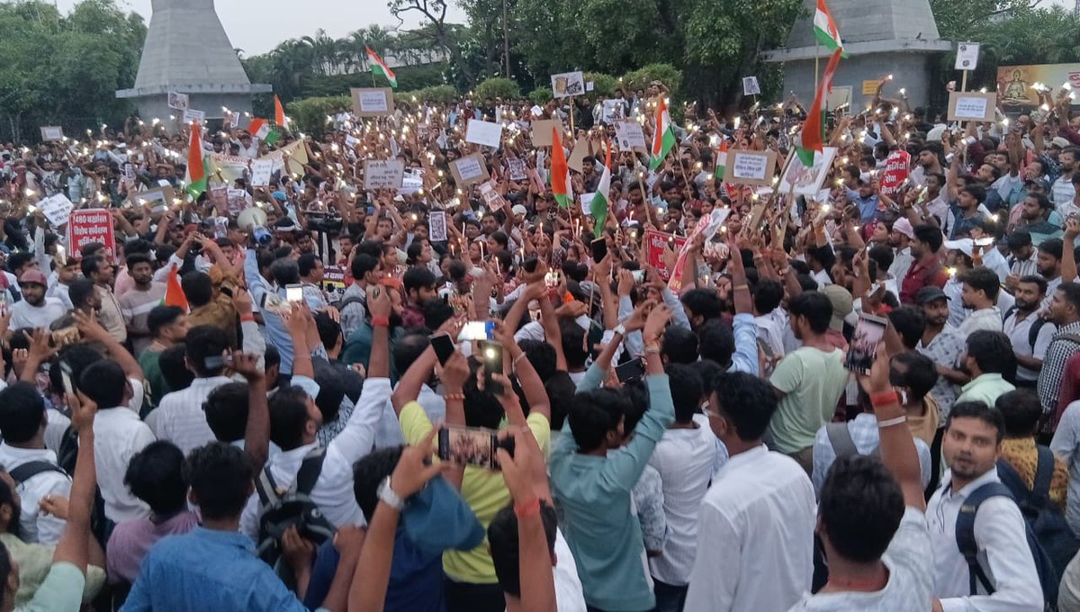 Dipankar_cpiml's tweet photo. Retrenched young workers protest in Patna against the job-snatcher Modi-Nitish government. #BadloSarkarBadloBihar https://t.co/a5vaNk2x11