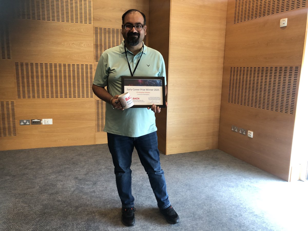 #BACN2025 great talk by Chris Madan <a href="/cMadan/">Dr Christopher Madan 🐘🧠💻 (he/him)</a> , Early career prize  lecture in Edinburgh. <a href="/bacn_uk/">British Association for Cognitive Neuroscience</a>