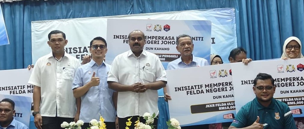Hari Ini Saya Telah Merasmikan Majlis Penyerahan Inisiatif Memperkasa Komuniti FELDA Negeri Johor 2025 Peringkat DUN Kahang Di Felda Ulu Belitong.

Kerajaan Negeri Johor Komited Utk Terus Memperkukuh Peranan JKKR, GPW, MBFM, Institusi Masjid/ Surau &amp; Kebajikan Rakyat