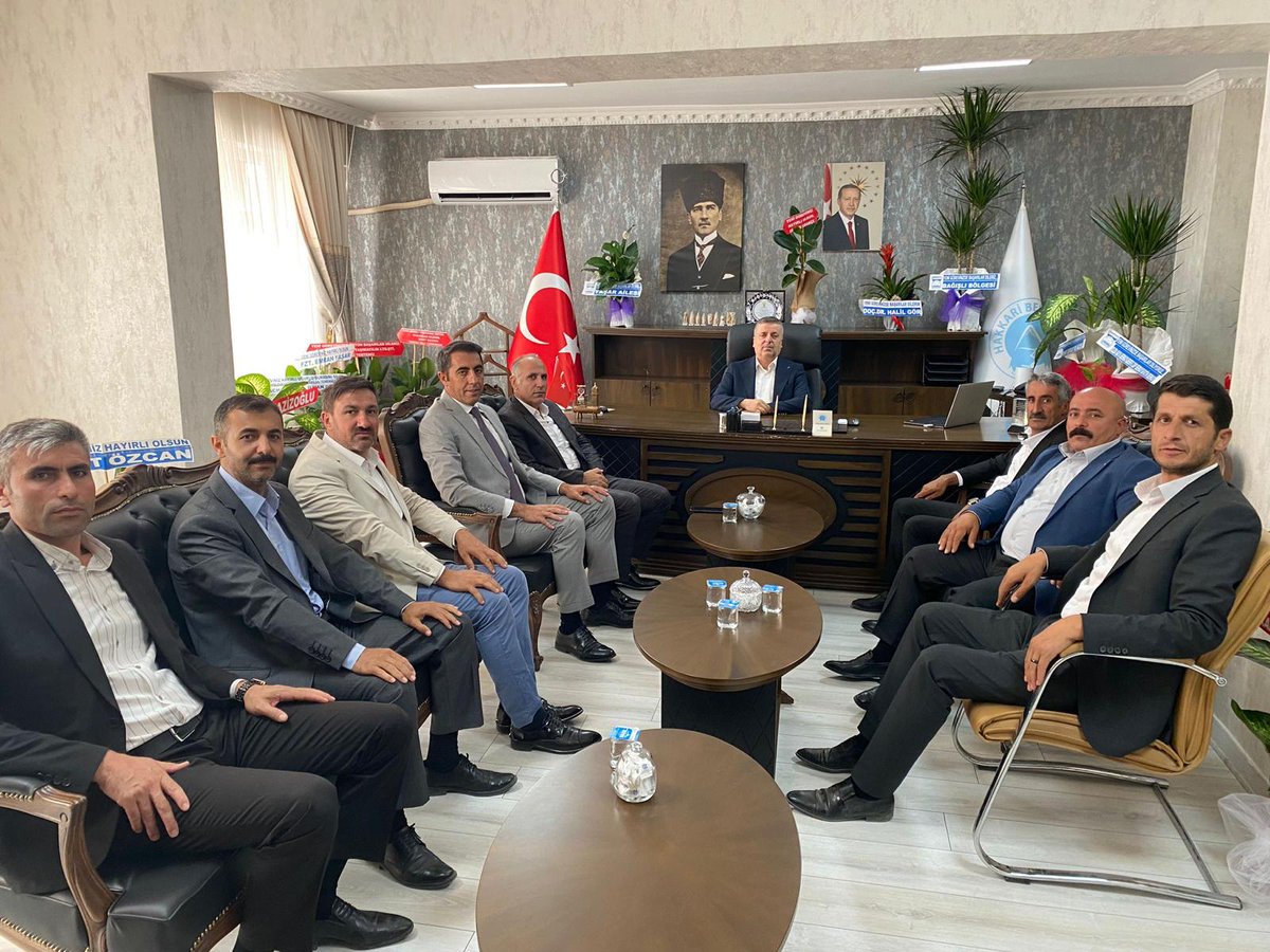 Hakkari Belediye Başkan Yardımcılığına atanan Sn. <a href="/hikmetyasar30/">Hikmet Yaşar</a> beyi muhtarlarımızla beraber ziyaret ederek hayırlı olsun dileklerinde bulunduk...
<a href="/Akparti/">AK Parti</a>