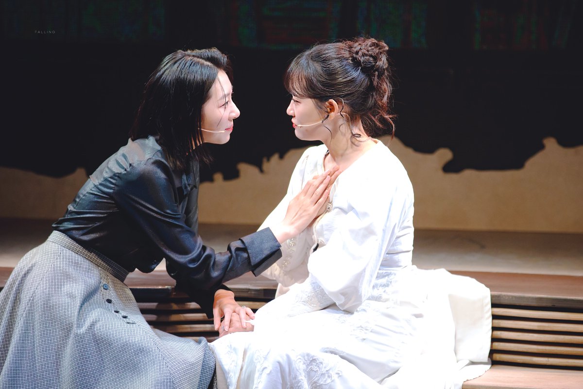 250910 낮 올랜도 인 버지니아
스페셜 커튼콜 | 자기 자신의 모습으로

버지니아 울프 役 | #임찬민 배우님
비타 색빌웨스트 役 | #장보람 배우님

함께