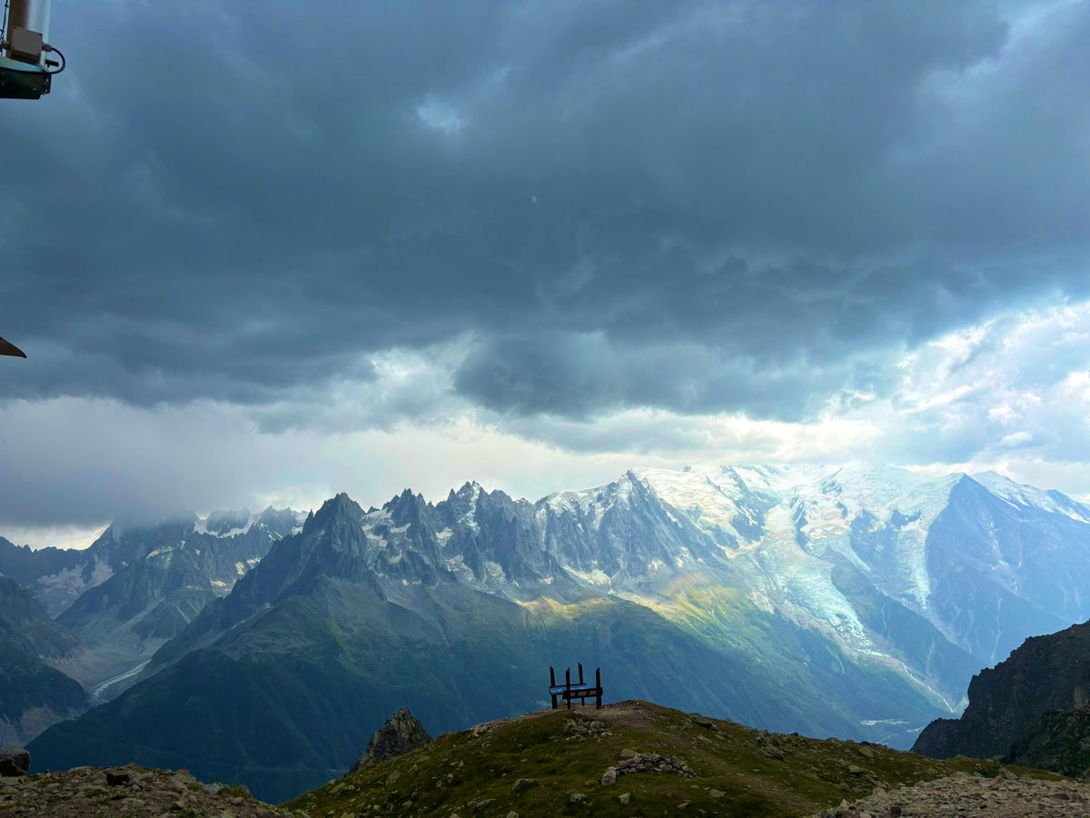 Kalbin ya da zihnin aynası gözler ya da sözler değildir, sadece davranışlardır.

(Foto benim 😌)