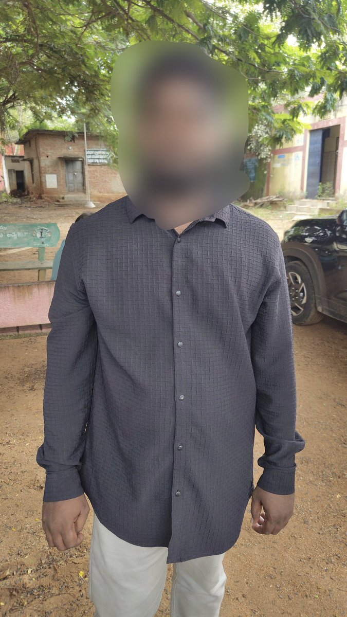 sp_kamareddy's tweet photo. డ్రంక్ అండ్ డ్రైవ్‌పై కోర్టు శిక్షలు
📍 కామారెడ్డి టౌన్ PS పరిధిలో మద్యం తాగి వాహనం నడిపిన వ్యక్తికి కోర్టు 1 రోజు జైలు +₹1000 జరిమానా.
📍 జిల్లాలో 61 మందికి మొత్తం ₹56,000 జరిమానా.
“ఒక తప్పిదం క్షణాల్లో జీవితాన్ని నాశనం చేస్తుంది. మద్యం సేవించి వాహనం నడపకండి.” – జిల్లా ఎస్పీ https://t.co/i7hV8PRQVQ