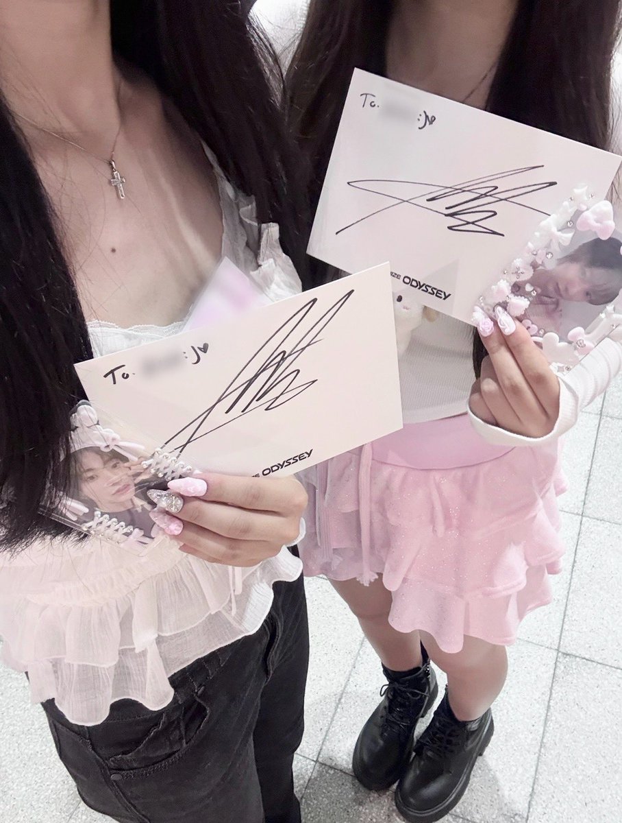 antlrzy's tweet photo. 250910
アントン 個別サイン

ずーーっとゆめだったあんとんの個サ𐔌՞⸝⸝ʚ̴̶̷̷ · ʚ̴̶̷̷⸝⸝ ՞𐦯
緊張しすぎて不安だったけど今まででいちばんしあわせやった🩵🎀
あんとんしあわせをありがとう🥹🥹 https://t.co/ergRuLFQ36