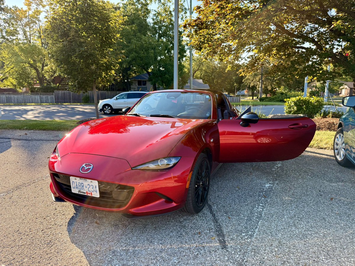 It’s incredible how much joy just daily’ing this car gives me.

I’ve gone from hating the commute to looking forward to it everytime. 

I’ve finally named here. Say hi to MXWING.