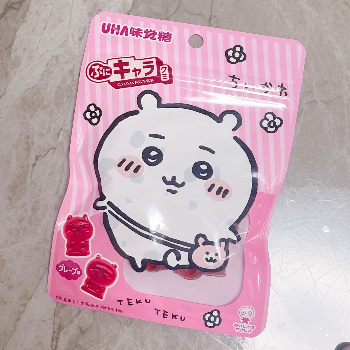 今日現場で恥ずかしいミスして、動揺を隠すためにグミ食べまくってたら仲良しさんに「おなかすいてるの？🤔」とつっこまれた🤣そして一緒に仕事してるグミ好きの人にもあげた🫡グミ食べてるとお互いにあげるシステム