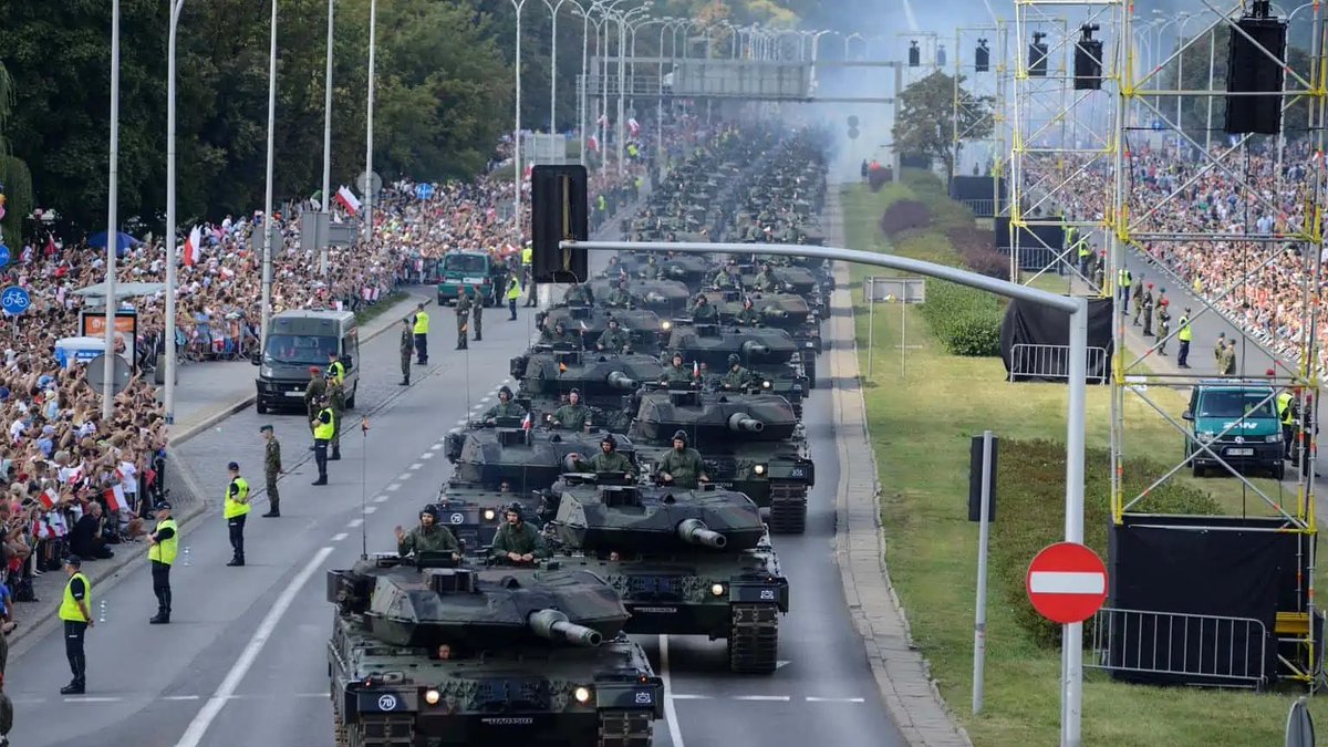 BREAKING:

Poland sends 40,000 troops to its border with Belarus and Russia after Russian drone attacks, TVP World reports.

Meanwhile, France and the UK are ready to send Rafale and Eurofighter jets, while the Netherlands will provide two Patriot air defense systems.

These