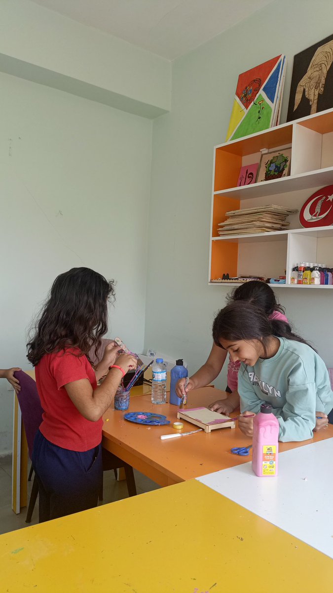 Görsel Sanatlar Atölyesi kapsamında;

📍Resim Kursu 🎨
📍Ahşap Boyama Kursu🖌️

Tüm hızıyla devam ediyor.🌸🎉

#GSBGM