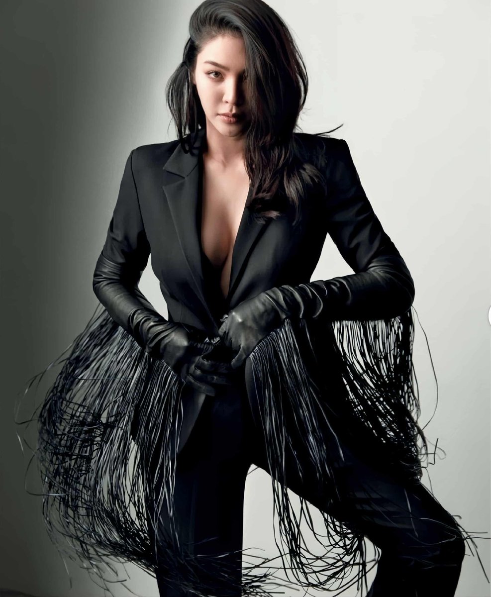 NollyMunchkins's tweet image. If this was the cover page…. 🌻💛🌚

#FayePeraya 
#ฝ้ายพีรญา
#HarperBazaar
#HarperBazaarSG