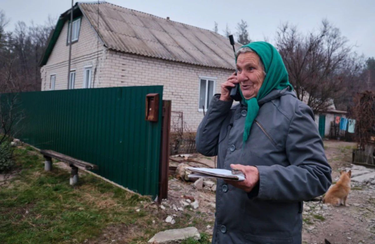 🕯 Zinaida Orlova, who survived the brutal occupation of her village in 2022, was killed on Sept 9 in a Russian airstrike while standing in line for her pension in Yarova, Donetsk region. 

She was remembered as an optimist who helped others endure, said Memorial co-founder and