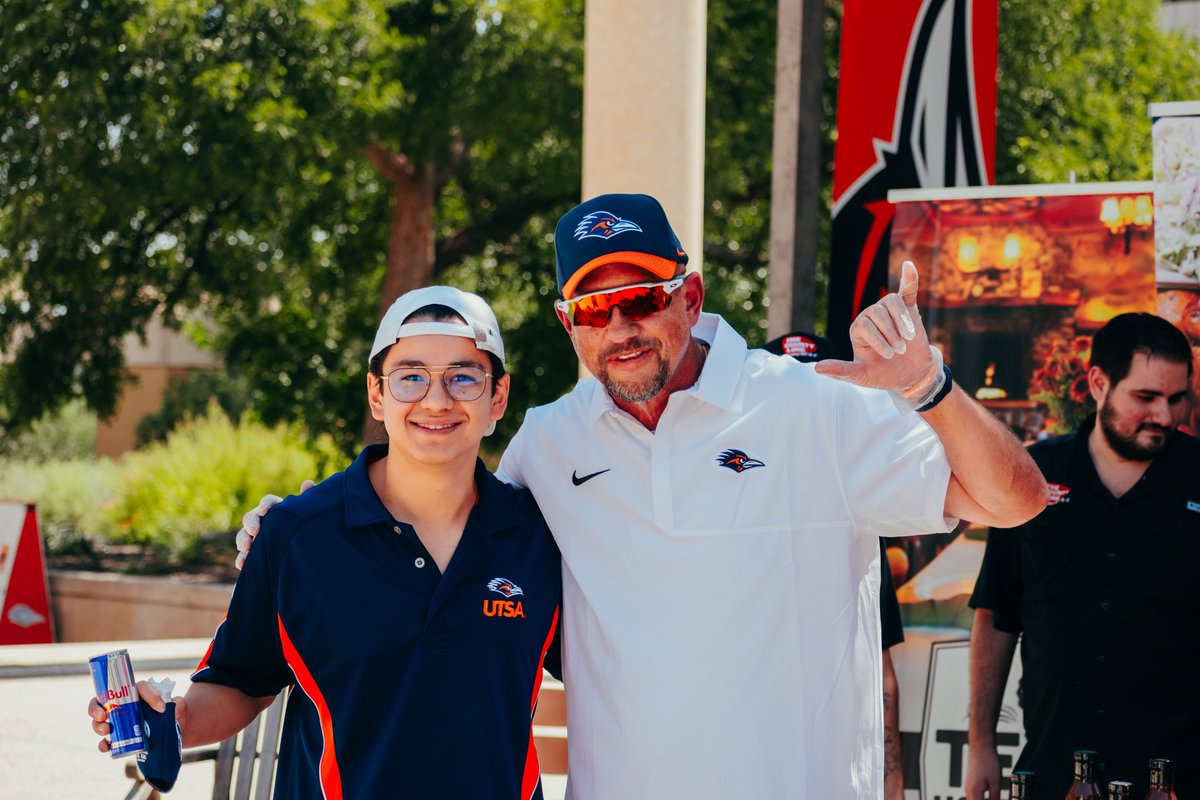 UTSAAthletics's tweet photo. UTSA students, you make the difference! 

@BirdcageUTSA is one of the best student sections in the nation! See you in full force on Saturday at 2:30 p.m. 

Claim your free student tickets here: https://t.co/LkyJIlZXEJ

#BirdsUp 🤙 #LetsGo210 https://t.co/civfHNhyau
