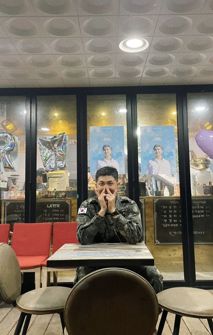 kimjeonayesha's tweet photo. HAPPY BIRTHDAY RM

OUR GUIDING STAR WHO LIGHTS THE WORLD

IN SILVER CLOUDS WITHRM
KEEP SHINING NAMJOON
#HappyNamJoonDay 
#HappyBirthdayRM 
#RMDay2025 
#CelebrateKingNamjoon
#RM_TheCulturalBridge 
#KingOfLyricsRM 
#BornToBeNamjooning 
#NamjooningTheNation 
#ForeverArtistRM https://t.co/u0EqfINS5j