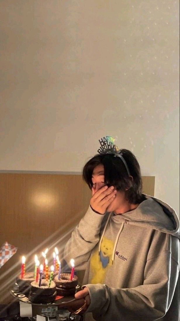 kimjeonayesha's tweet photo. HAPPY BIRTHDAY RM

OUR GUIDING STAR WHO LIGHTS THE WORLD

IN SILVER CLOUDS WITHRM
KEEP SHINING NAMJOON
#HappyNamJoonDay 
#HappyBirthdayRM 
#RMDay2025 
#CelebrateKingNamjoon
#RM_TheCulturalBridge 
#KingOfLyricsRM 
#BornToBeNamjooning 
#NamjooningTheNation 
#ForeverArtistRM https://t.co/u0EqfINS5j