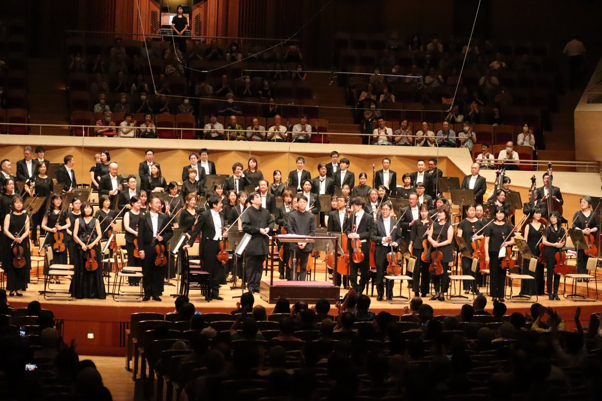 tpo1911's tweet photo. @A_Battistoni 首席指揮者アンドレア・ #バッティストーニ との9月定期初日サントリー公演、大喝采のもと終演！　足元の悪い中、たくさんのご来場ありがとうございました。
二人の作曲家が描く自然と人間との姿、胸を打つような美しさと豊かな響き。世界への愛が詰まった今こそ聴くべきプログラム、残り２公演です！ https://t.co/5BgFvGR7OR